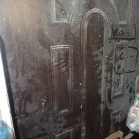 درب آپارتمانی و پنجره