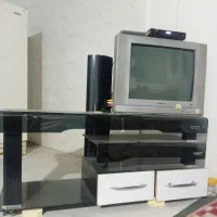 میز و تلوزیون هردو به فروش میرسد