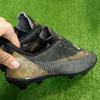 کتونی چمن استوک دار