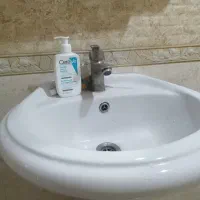 روشویی به همراه شیر