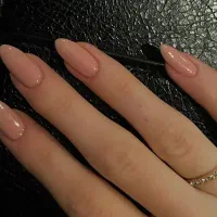آماده همکاری ناخن