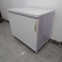 یک عدد کابینت.