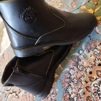 نیم بوت نو|کیف، کفش، کمربند|میانه, |دیوار