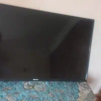 تلوزیون ۴۳ اینچ هایسنس صفحه شکسته نیاز به تعمیر