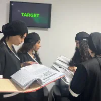 منشی مطب خانم