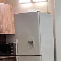 فروشی فوری یخچال و میز. بر تلویزیونی