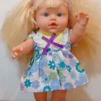 تعدادی عروسک دخترانه واسباب بازی