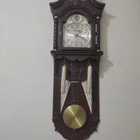 ساعت دیواری تازه از کارتن در آوردم