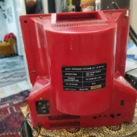 یک عدد تلویزیون قدیمی موجود میباشد