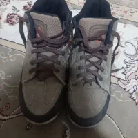 کفش کوه نوردی|کیف، کفش، کمربند|اصفهان, باغ فردوس|دیوار