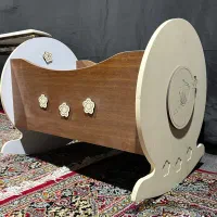 تخت کودک کنار مادر