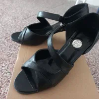 کفش|کیف، کفش، کمربند|بندر ترکمن, |دیوار