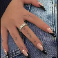 مدل برای کاشت ناخن