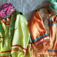 تعدادی لباس محلی|کفش و لباس بچه|مشهد, سمزقند|دیوار