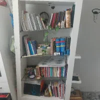 کتابخانه یا ویترین