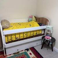 تخت کودک سالم و تمیز همرا با تشک رویال