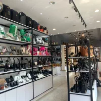 فروشنده و کارمند فروش