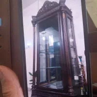 یک عدد ویترین  چوبی درجه یک