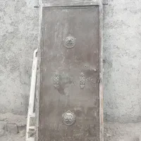 درب حیاط با پنجره