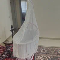 تخت وگهواره کنار مادری