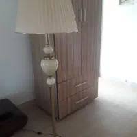 آباژور ایستاده