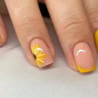 سالن زیبایی با ۱۰ سال سابقه.اجاره صندلی ناخن کار