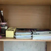 میز تحریر دست دوم اما تمیز|میز تحریر و کامپیوتر|پرند, فاز ۶|دیوار