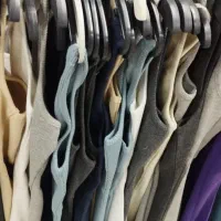 تعدادی لباس زنانه ترک بفروش میرسد