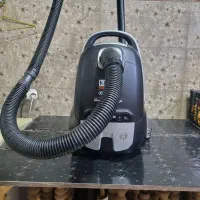 جاروبرقی ناسا الکتریک 2400 وات کارکرده