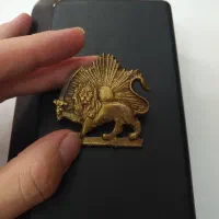 چند عدد نشان و پلاک