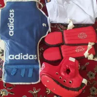 لباس و هوگو و پابند و لباس کاراته