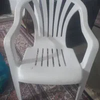 صندلی سفید پلاستیکی