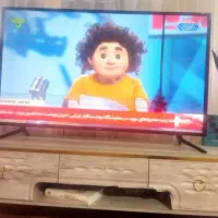 تلوزیون و میز
