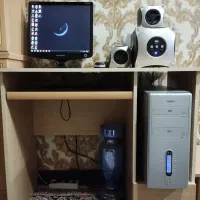 میز کامپیوتر سالم