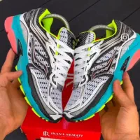 استخدام فروشنده خانم برای کفش فروشی