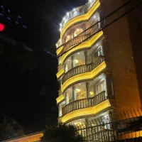 تک واحدی۱۸۰ متری نورگیر با طراحی عالی