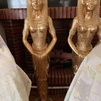 دو عدد مجسمه دختر