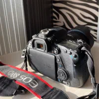 دوربین حرفه ای canon 80D درحدصفر و فوقالعاده تمیز
