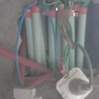 لوله کش آب وبرقکار ساختمان