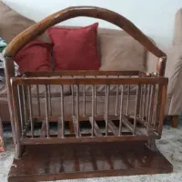 تخت کنار مادر سالم سالم