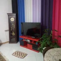 ال ای دی ۵۵هوشمند هایسنس و میز گلس|میز تلویزیون|مشهد, الهیه|دیوار