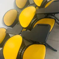 صندلی دانش آموزی در حد نو