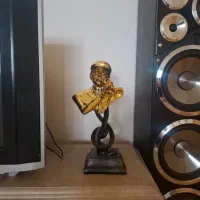 مجسمه نوازنده