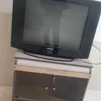 تلویزیون با میز