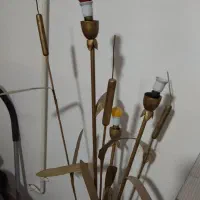 آباژور ایستاده