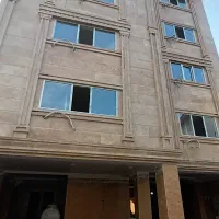 به یک کارگر ساده یا نیمه ماهر جهت کار سنگ نما
