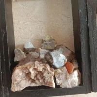 سنگ عقیق و سکه قدیمی