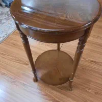 میز زیر تلفنی