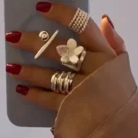 انگشتر گل نقره‌ای