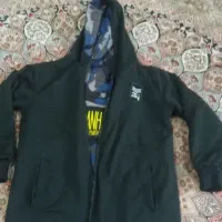 کاپشن و بارانی|لباس|کلاله, |دیوار